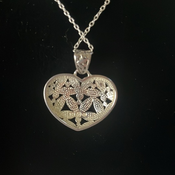 NECKLACE 925 Sterling Silver Heart Pendant and 925 Sterling Chain - Picture 2 of 5